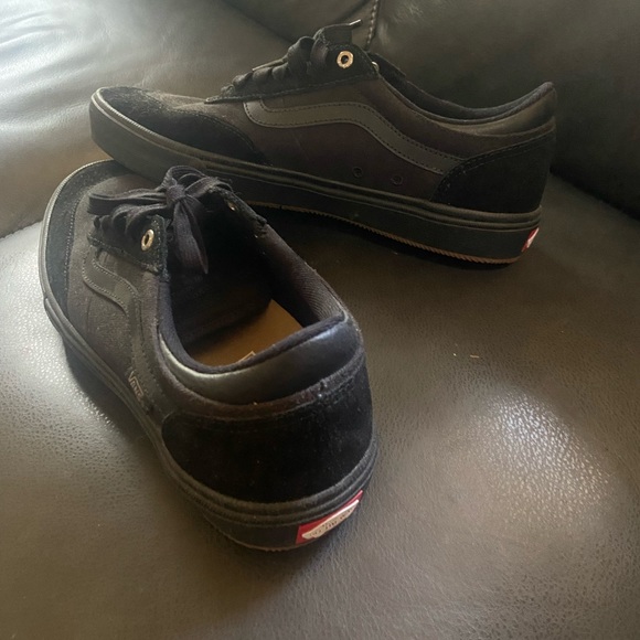 All Black Vans Lowtop Sneakers Size 10.5 NEVER WORN - Picture 3 of 3